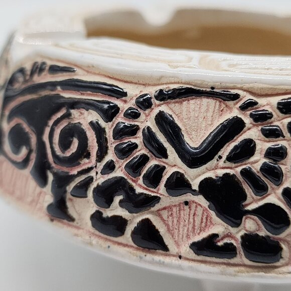 Peruvian Studio Pottery Ashtray Carved Ceramic Black Pink White Animal VTG - Picture 8 of 8